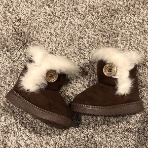 5/$15 Toddler faux fur trim boots, Sherpa lining